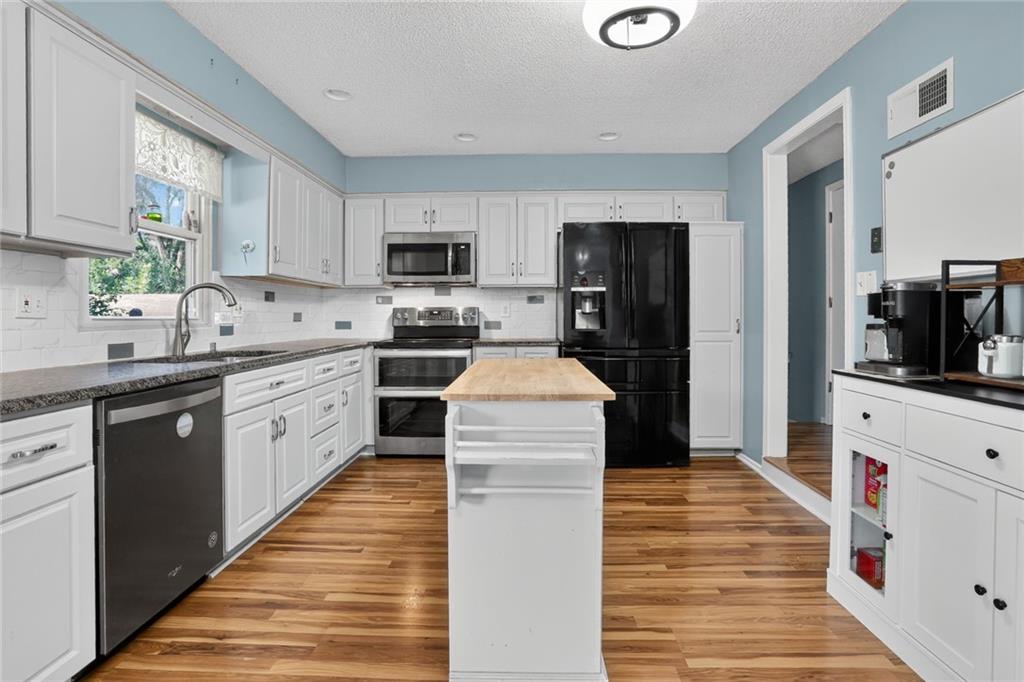 11603 W 77th Street Property Photo 5