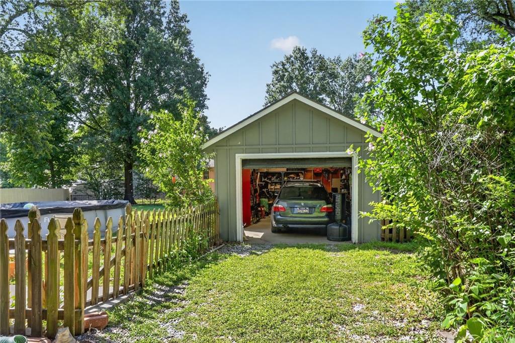 11603 W 77th Street Property Photo 25