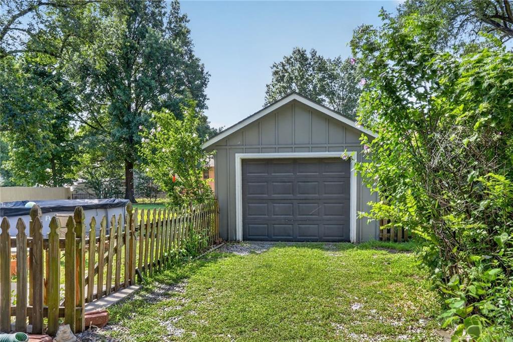 11603 W 77th Street Property Photo 26