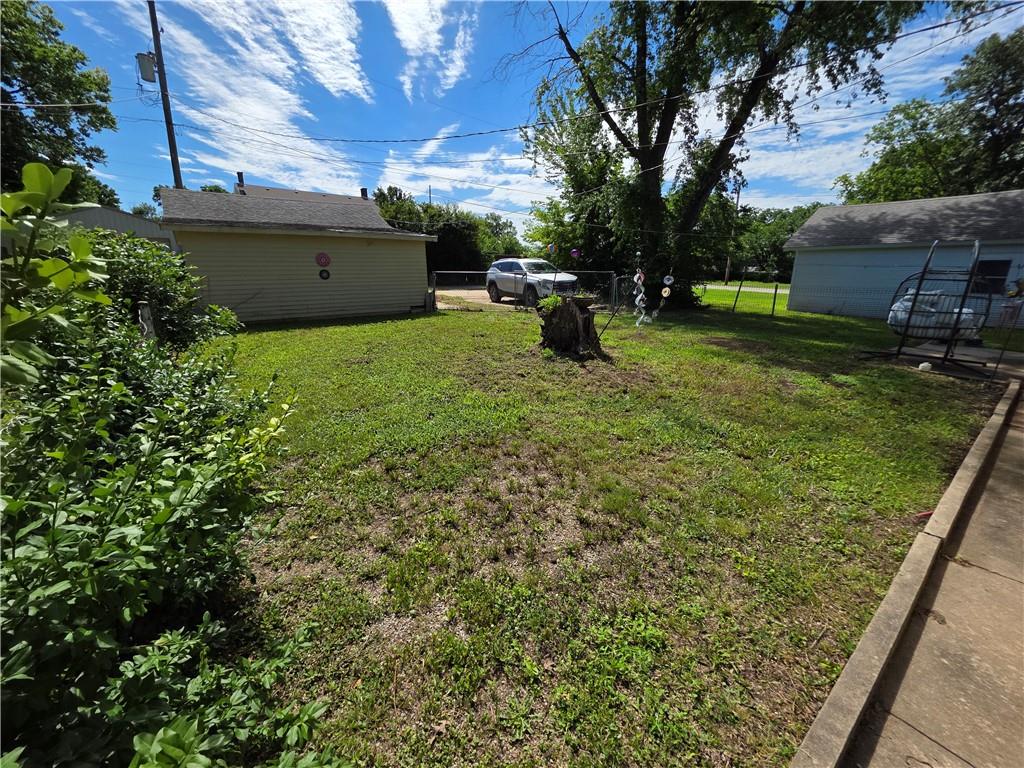 222 S Burns Street Property Photo 33