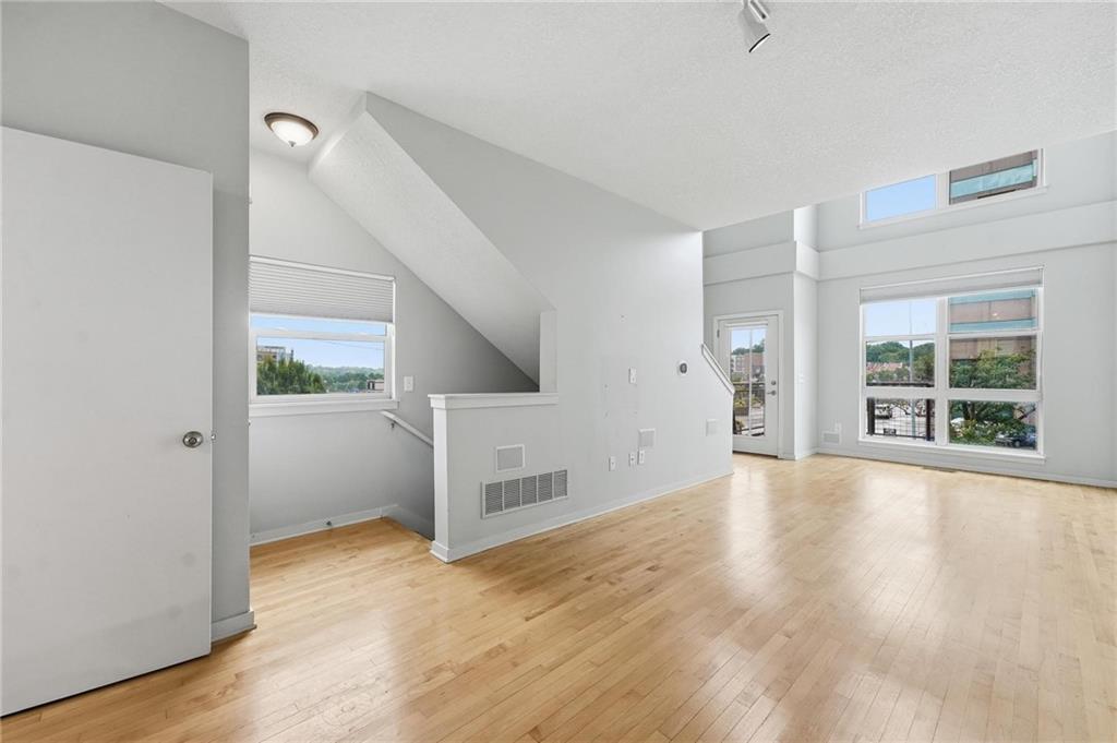 4577 Madison Avenue Property Photo 4