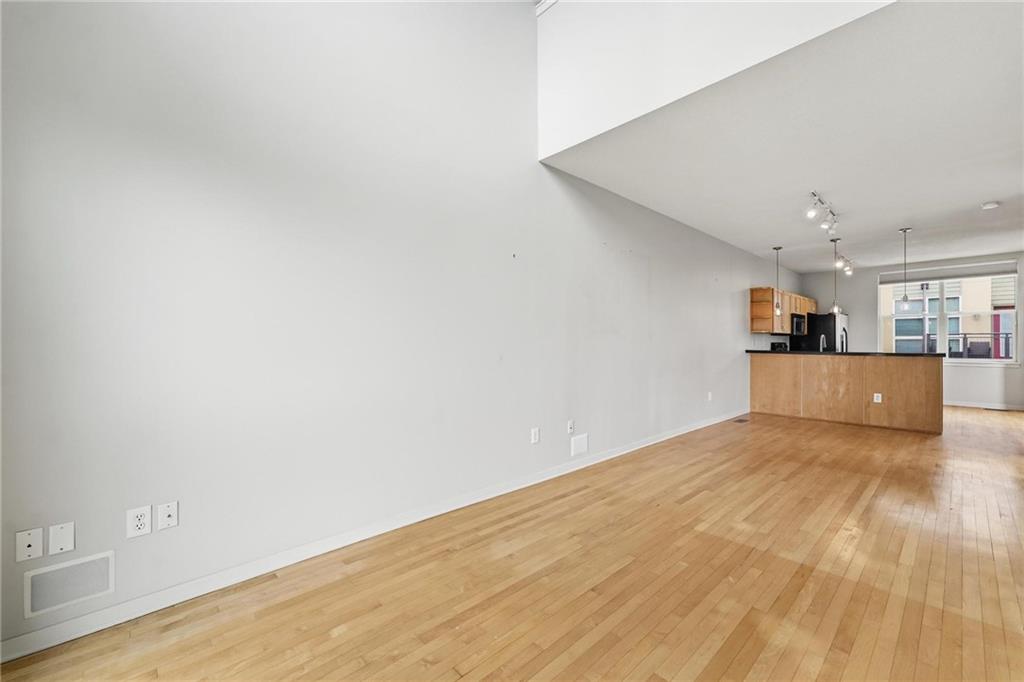 4577 Madison Avenue Property Photo 4