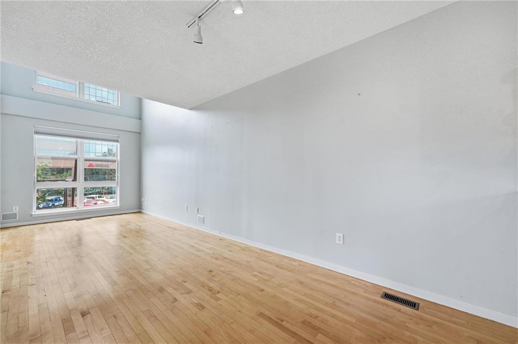 4577 Madison Avenue Property Photo 7