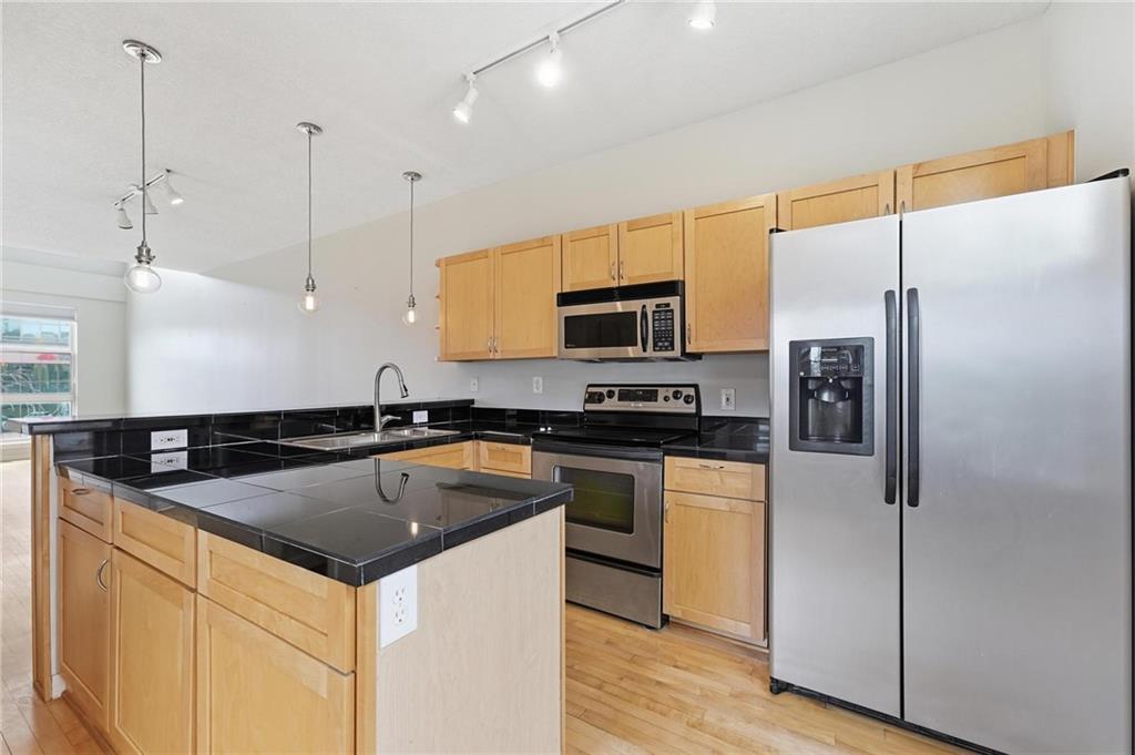 4577 Madison Avenue Property Photo 9