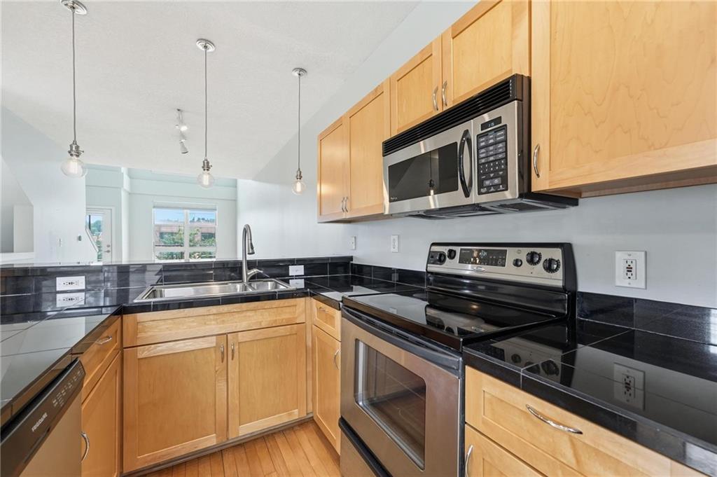 4577 Madison Avenue Property Photo 10