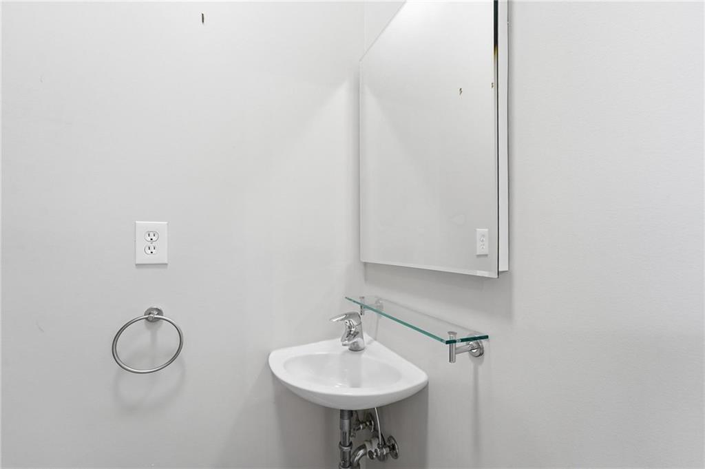 4577 Madison Avenue Property Photo 11