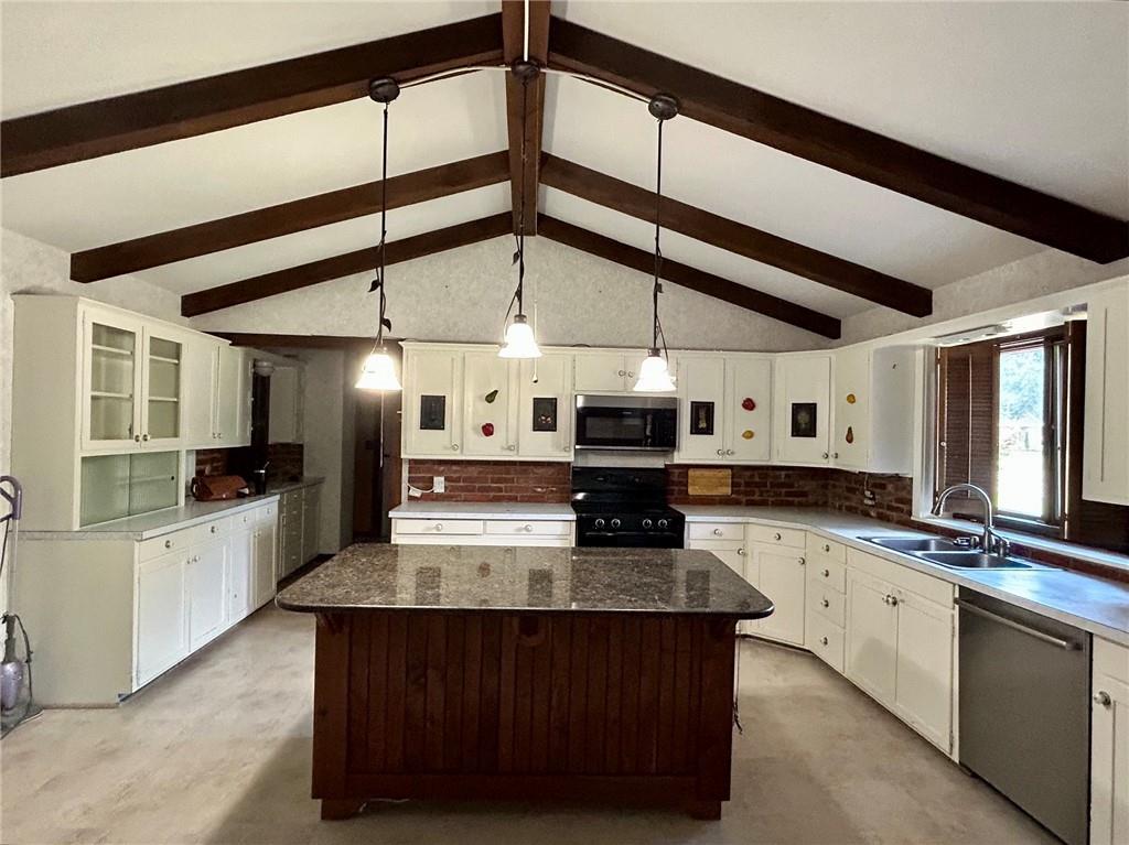 108 Crestview Drive Property Photo 8