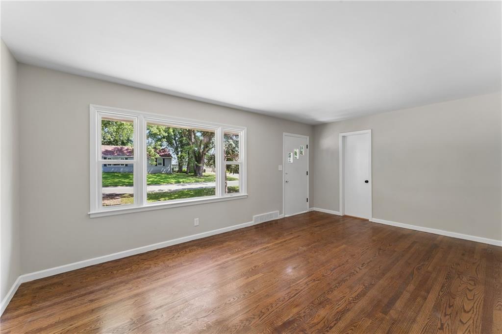 1211 Ne 67th Place Property Photo 6