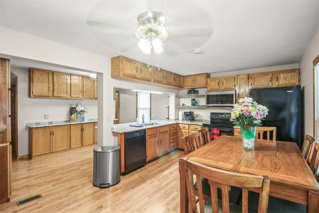 207 W 23rd Street Property Photo 8
