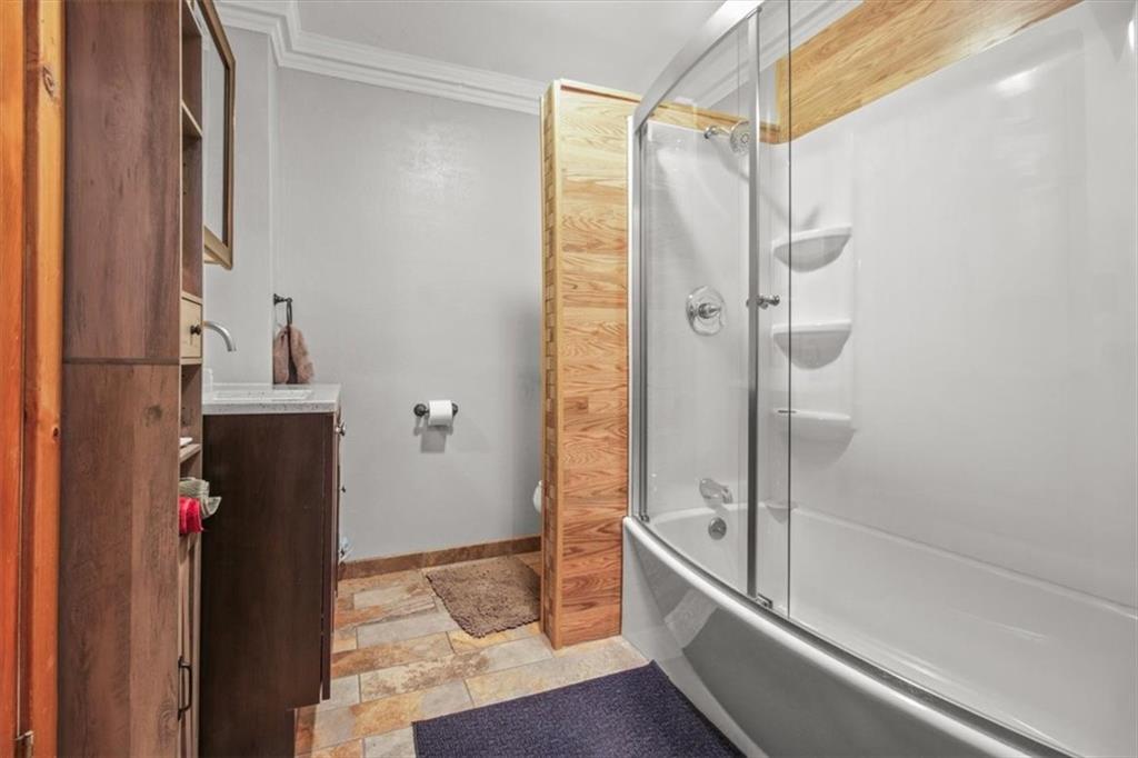 207 W 23rd Street Property Photo 15