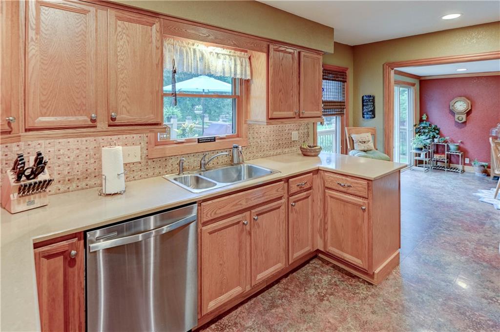 4644 Blue Ridge Boulevard Property Photo 9