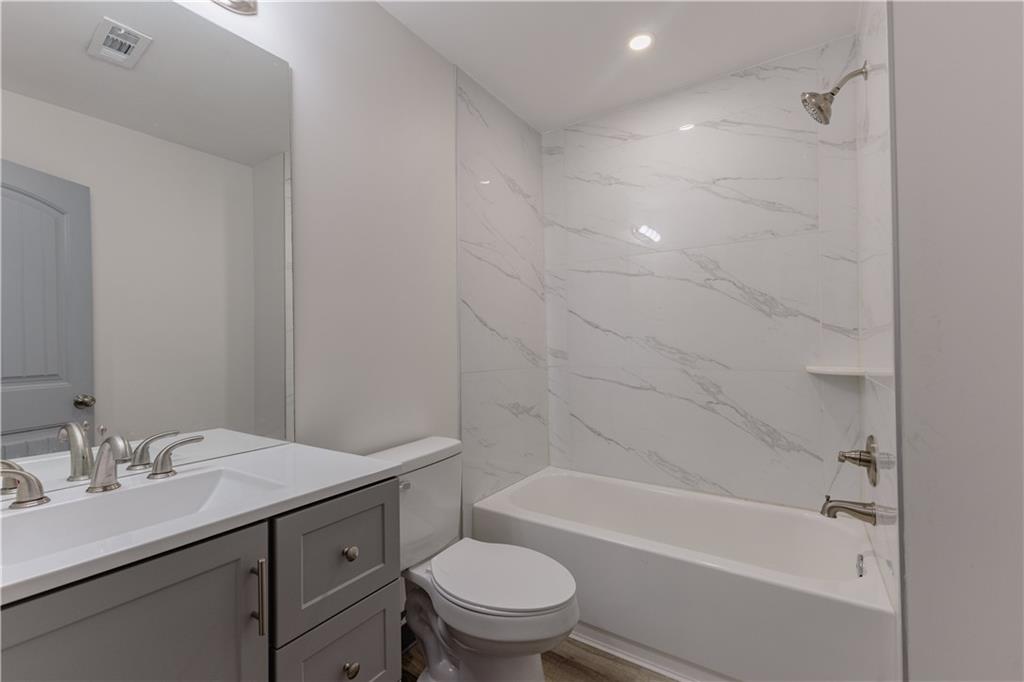 3443 E 6th Street Property Photo 16