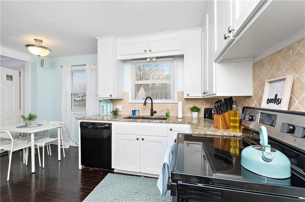 5343 Briar Street Property Photo 7