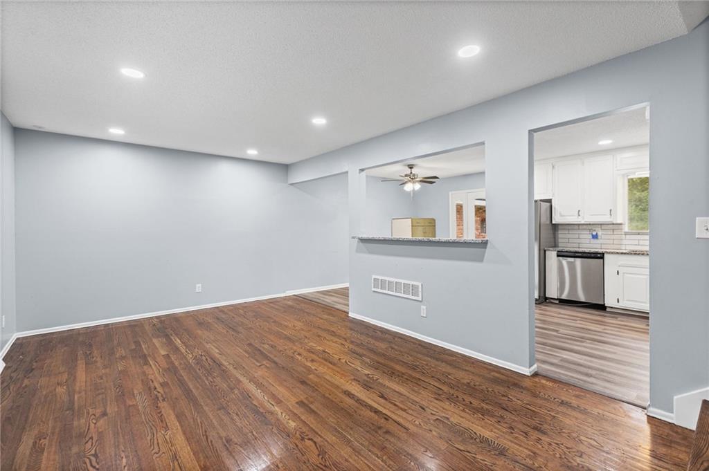 213 Briar Lane Property Photo 4