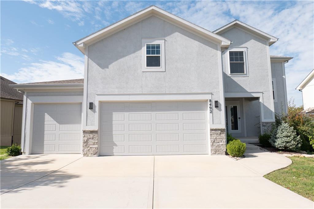 8492 Valley Spring Drive Property Photo 1