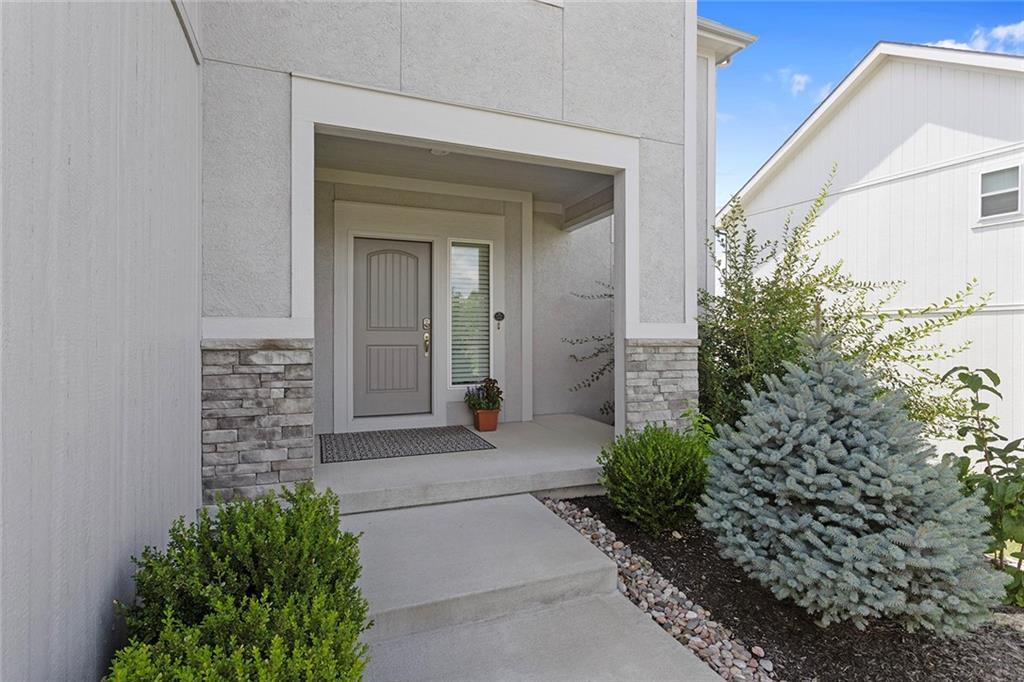 8492 Valley Spring Drive Property Photo 3