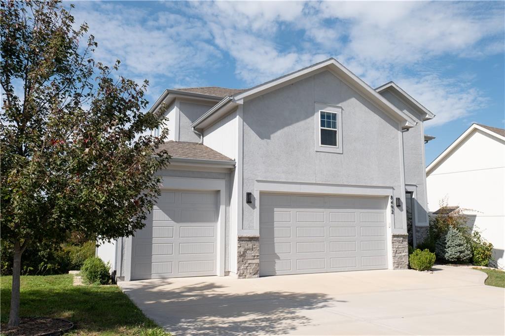 8492 Valley Spring Drive Property Photo 3