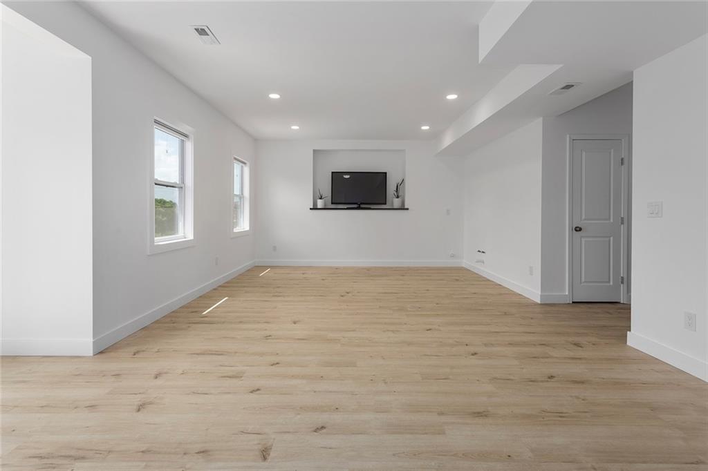 8492 Valley Spring Drive Property Photo 36