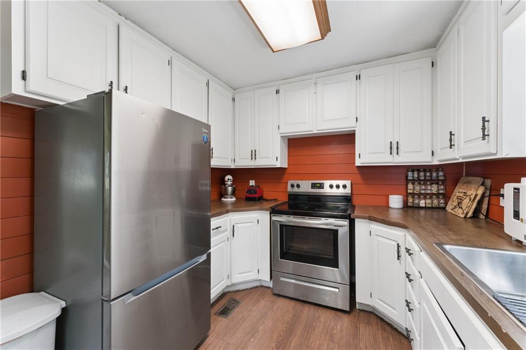 8001 Blue Ridge Boulevard Property Photo 11