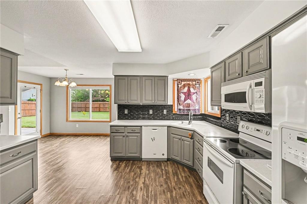 747 S Beech Street Property Photo 11