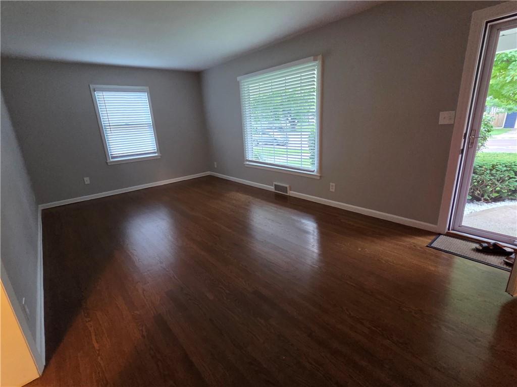 7211 Lamar Avenue Property Photo 4