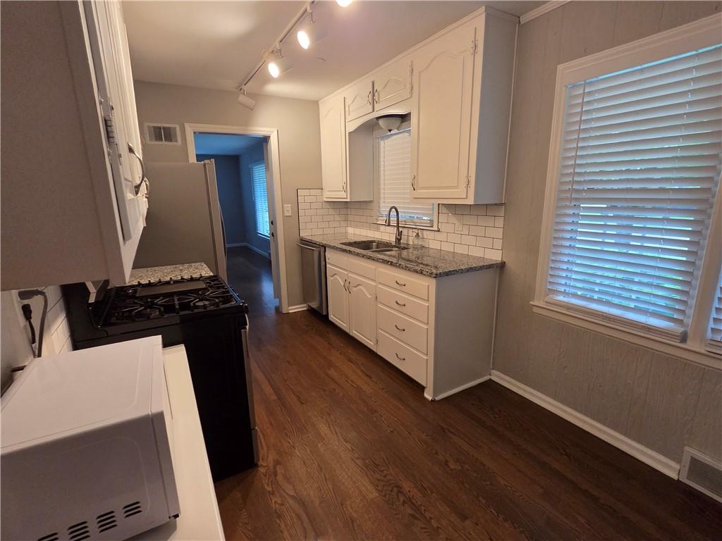 7211 Lamar Avenue Property Photo 6