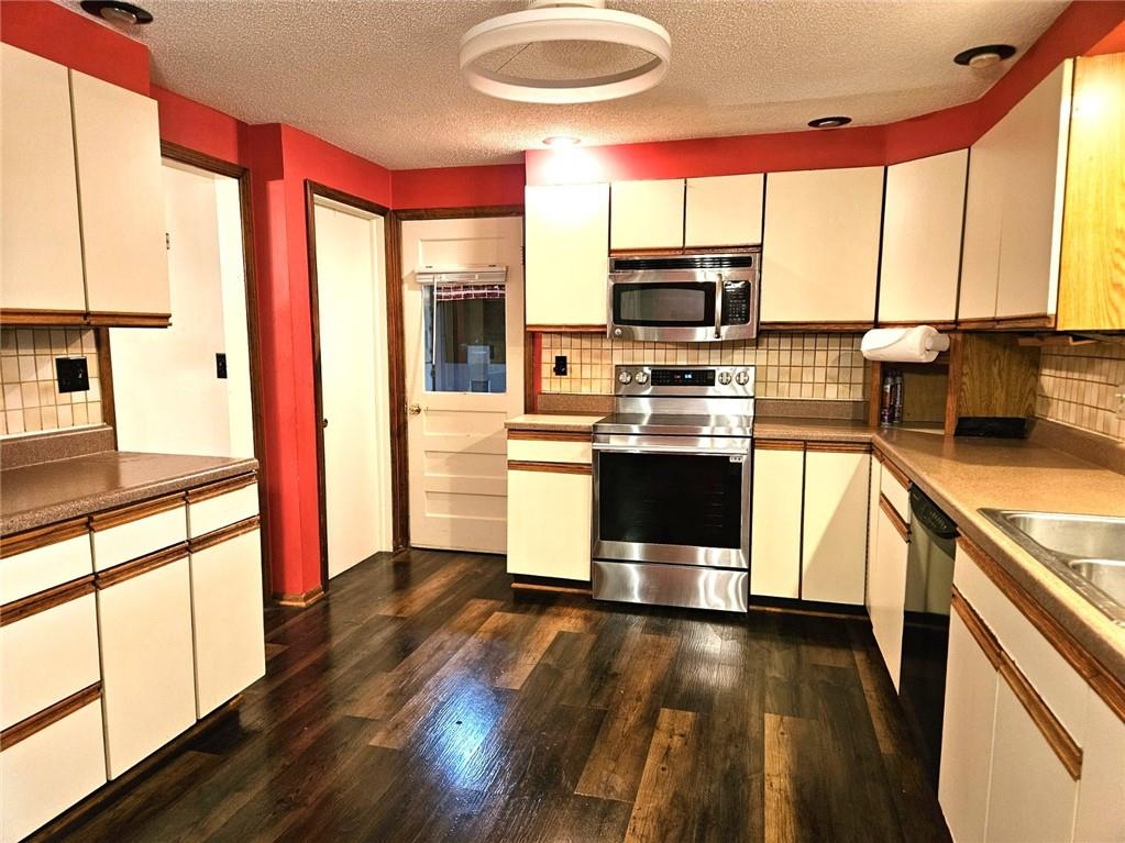 5831 N Ava Avenue Property Photo 6