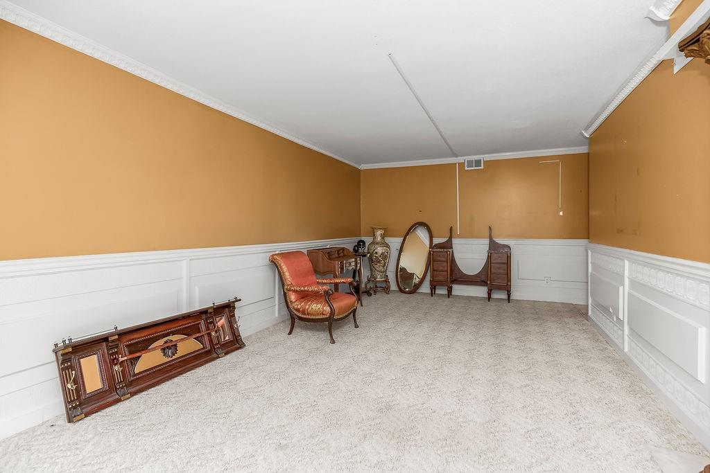 5013 Walnut Street Property Photo 9
