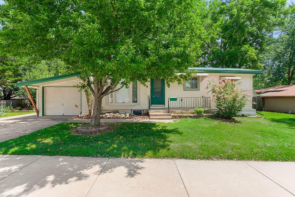 8509 Wornall Road Property Photo 1