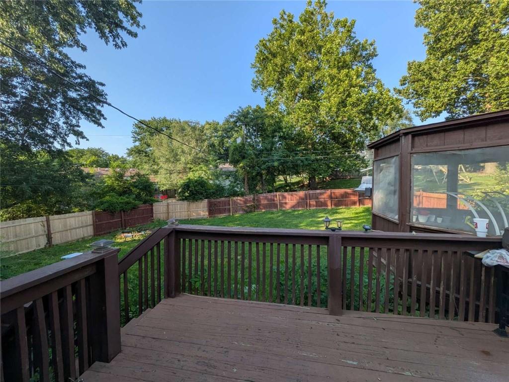 10709 Beacon Avenue Property Photo 3