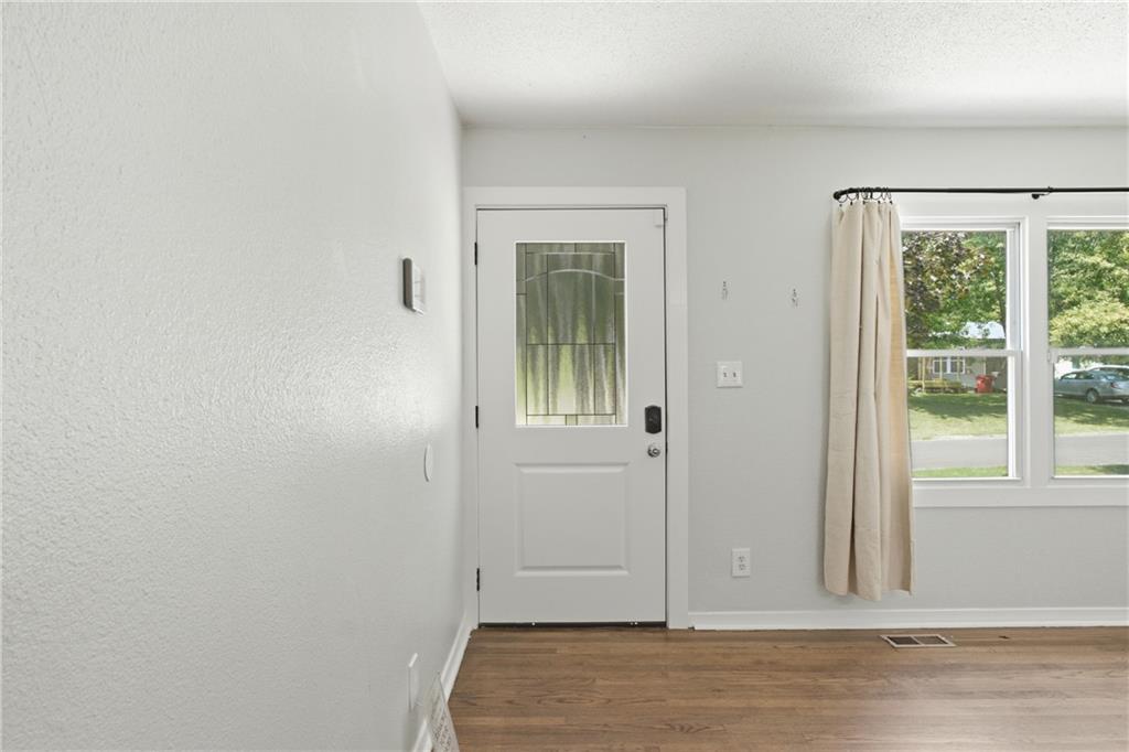1211 N Cedar Crest Drive Property Photo 9