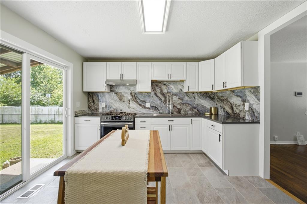 1211 N Cedar Crest Drive Property Photo 18