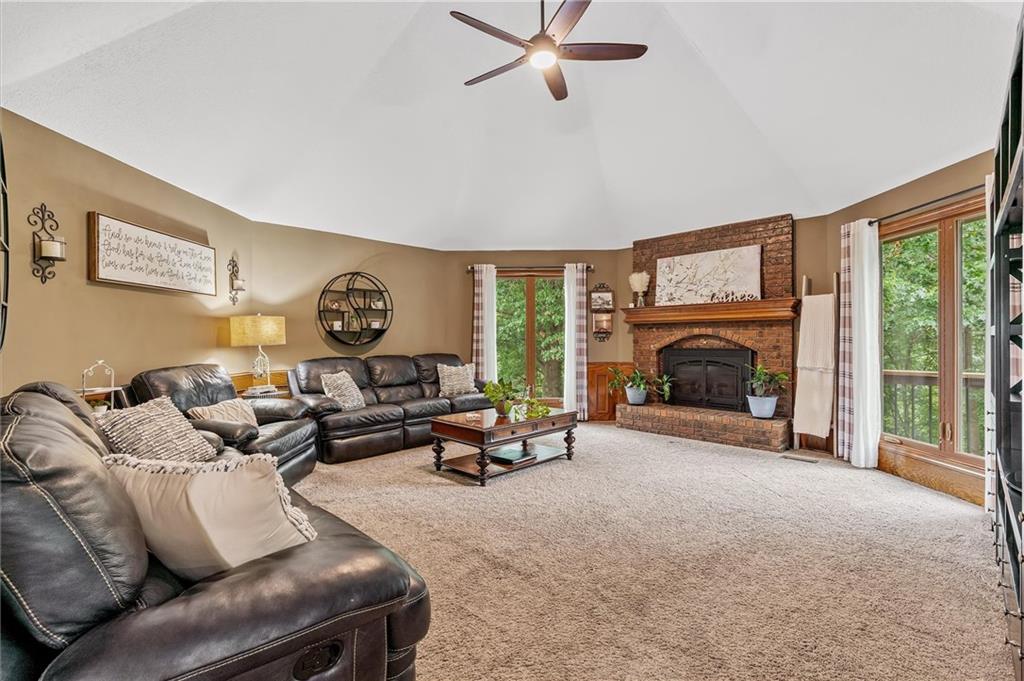 1402 Colony Drive Property Photo 6