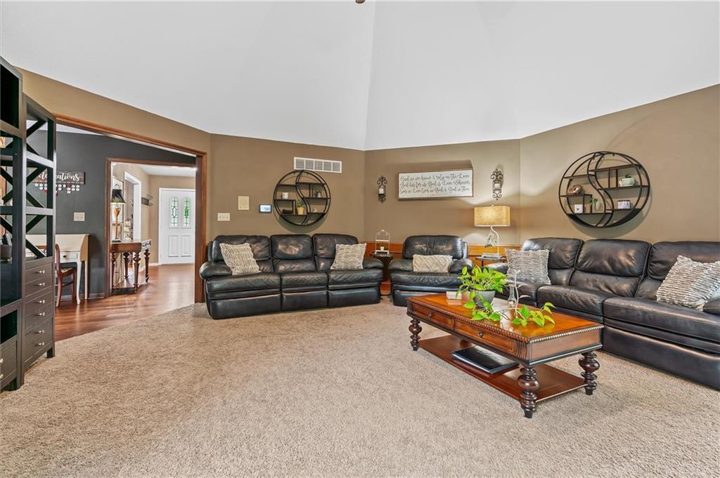 1402 Colony Drive Property Photo 8