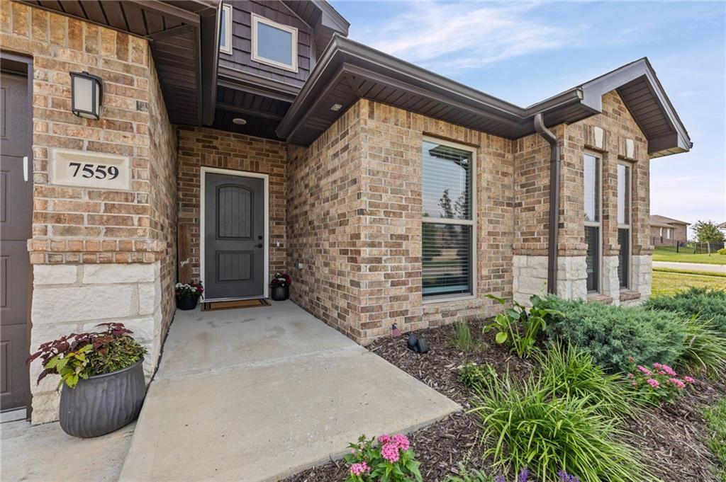 7559 Arapahoe Drive Property Photo 5