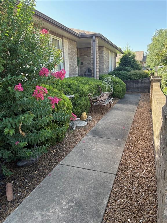 3100 Regency Drive Property Photo 2