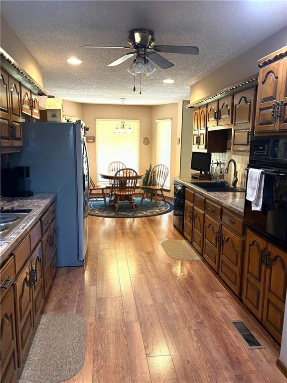 3100 Regency Drive Property Photo 7