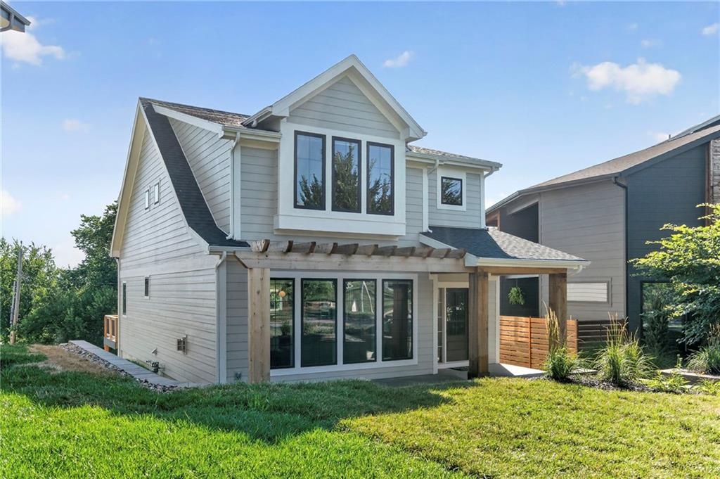 2511 Forest Avenue Property Photo 3