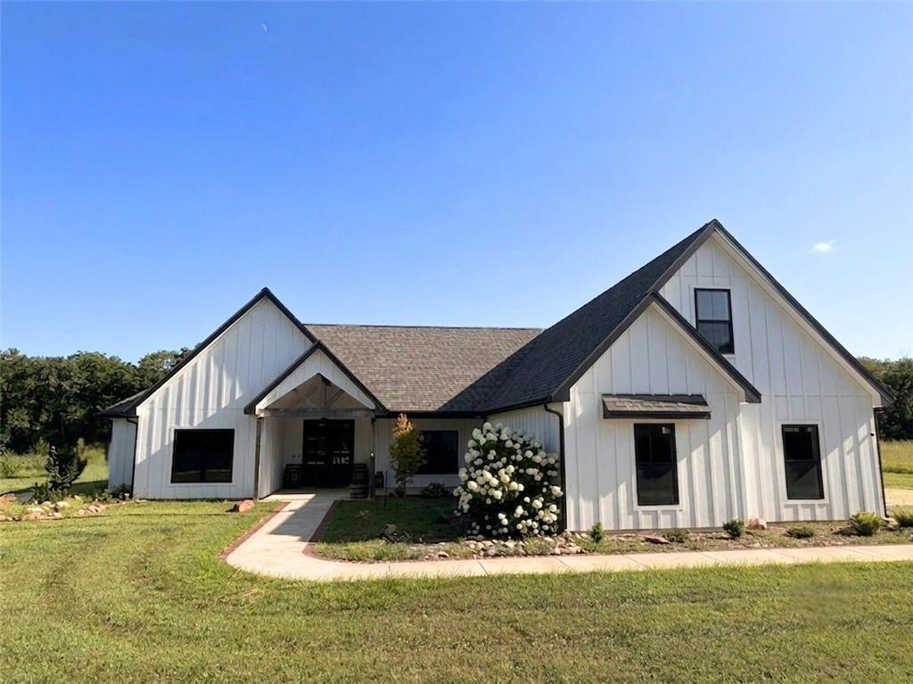 1102 E 1033 Road Property Photo 1