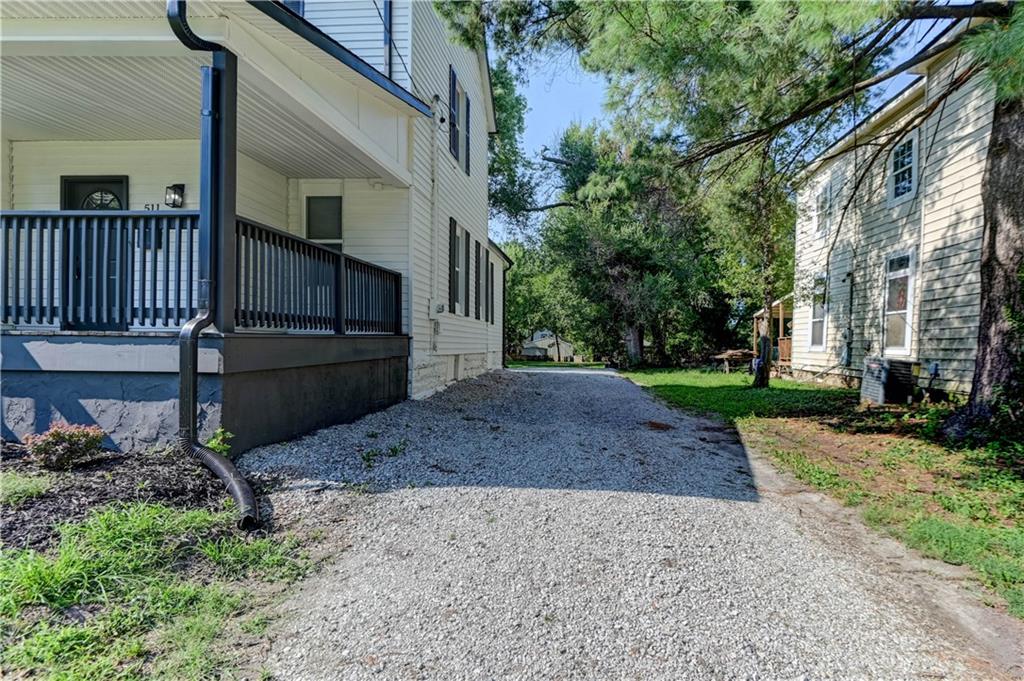 511 E Green Street Property Photo 6