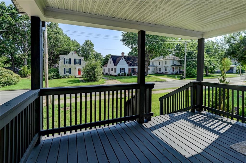 511 E Green Street Property Photo 8