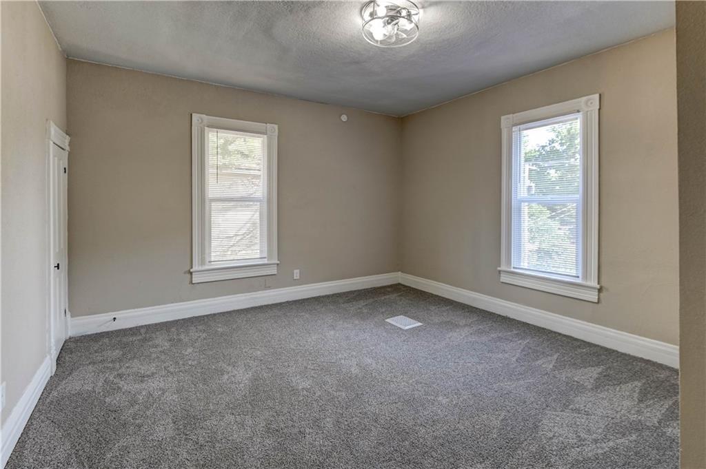 511 E Green Street Property Photo 33