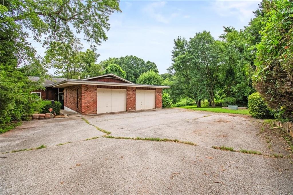 11806 E 39th Street Property Photo 3