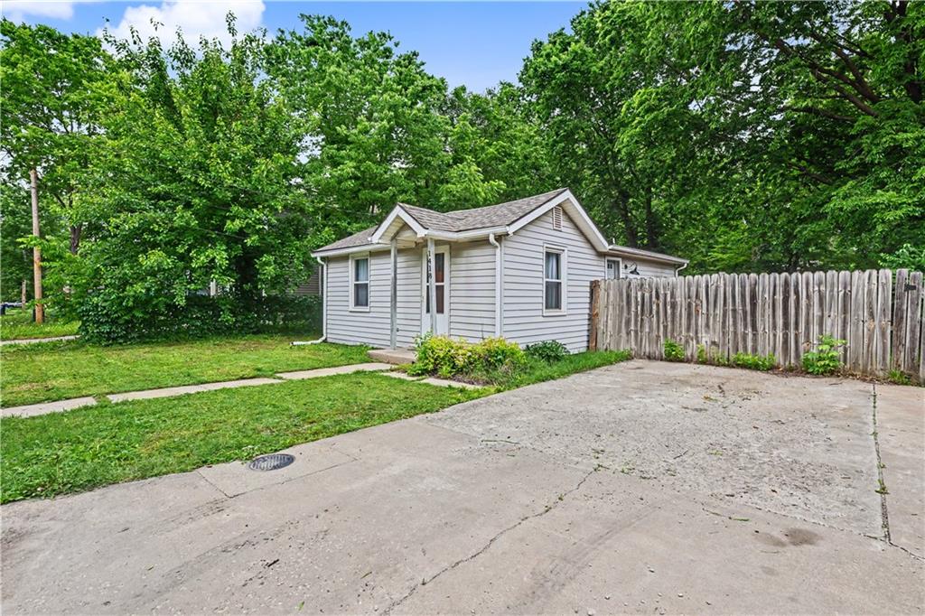 1418 Maple Lane Property Photo 1