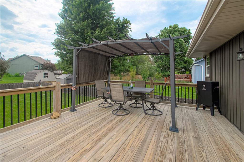 1224 Ne Beacon Avenue Property Photo 29