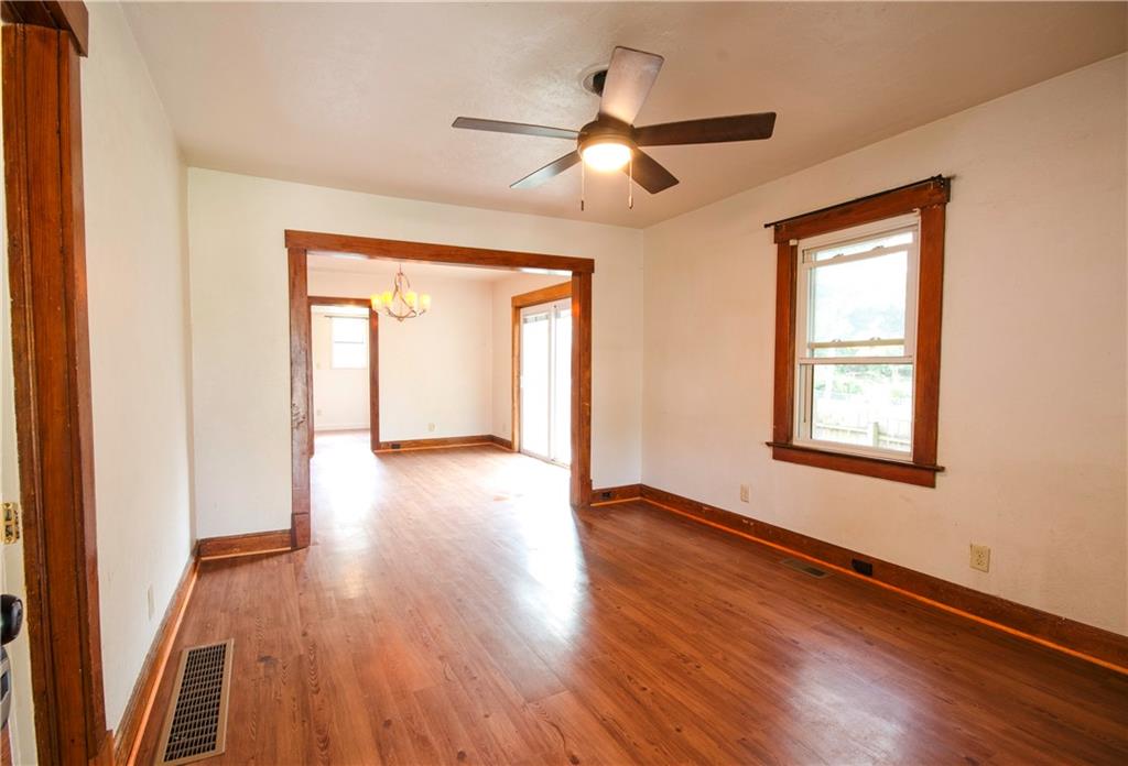 227 S Ash Avenue Property Photo 2