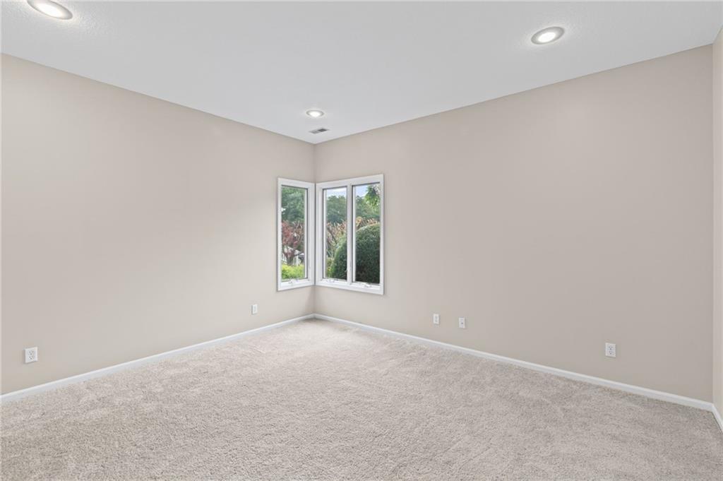 1405 Kensington Court Property Photo 4