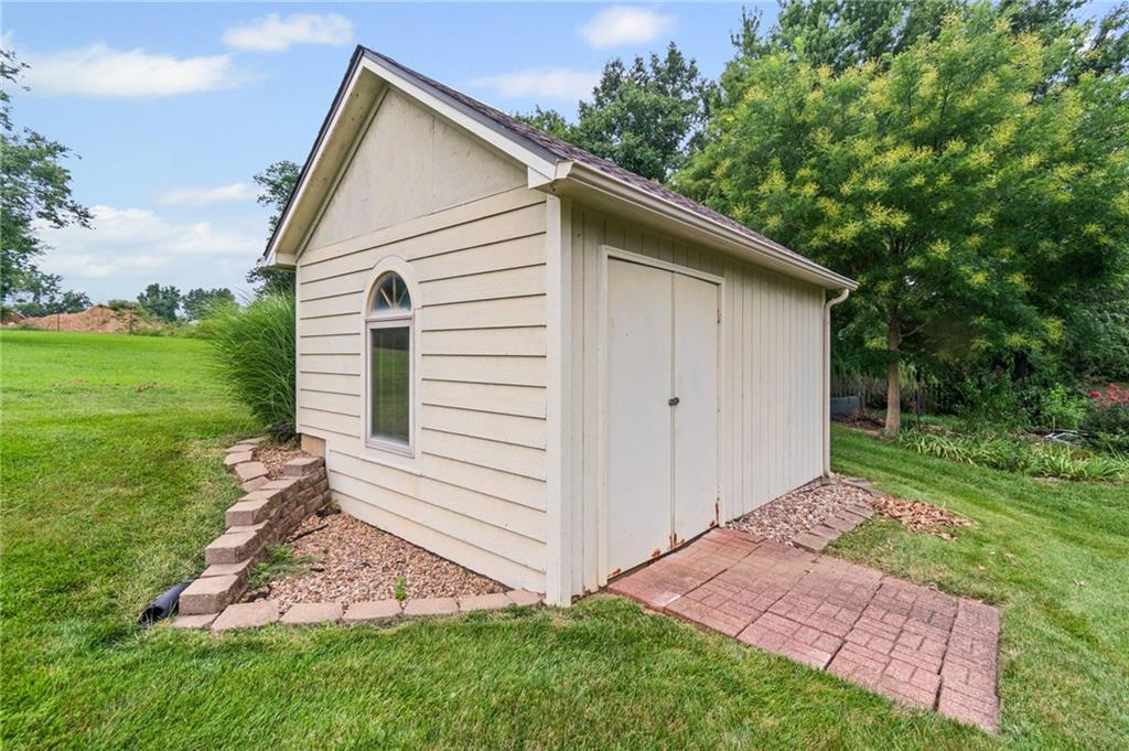 1405 Kensington Court Property Photo 23
