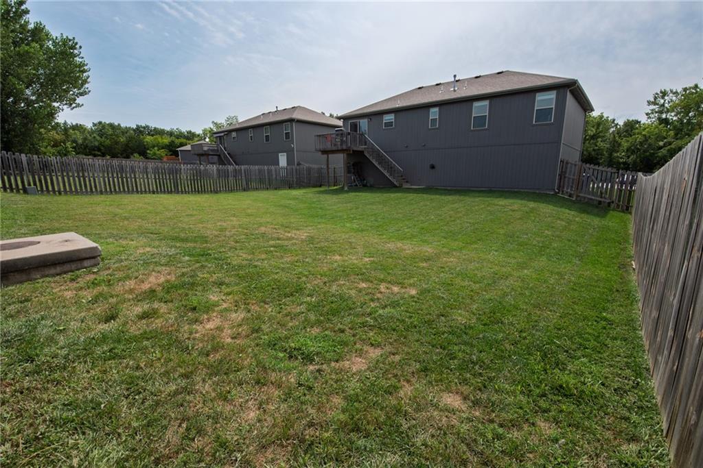 212 Ne Greystone Way Property Photo 4