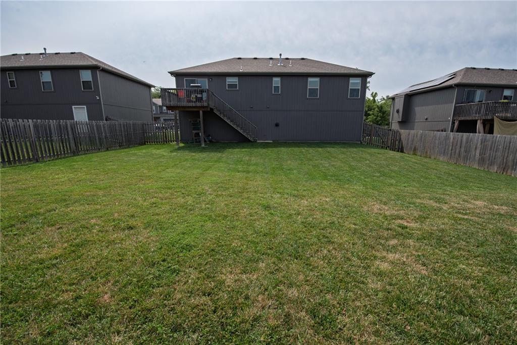 212 Ne Greystone Way Property Photo 5